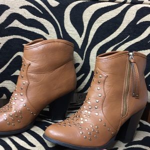 Sz 7 Gold Studded Brown Heeled Ankle Booties
